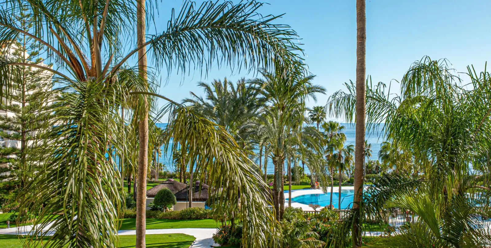 Продажа апартаментов на среднем этаже в Estepona 25
