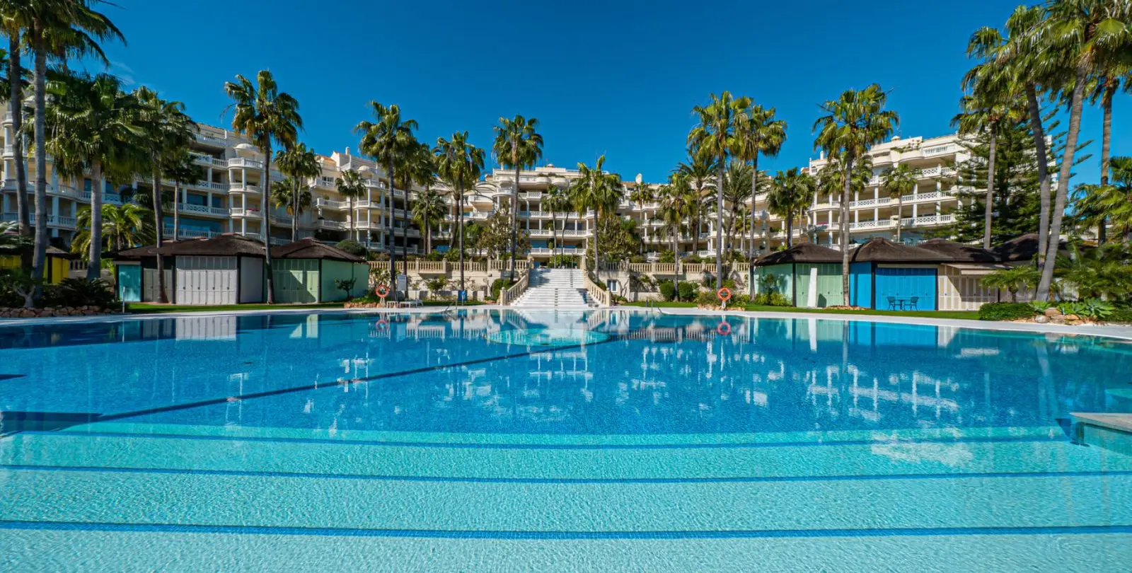 Продажа апартаментов на среднем этаже в Estepona 26