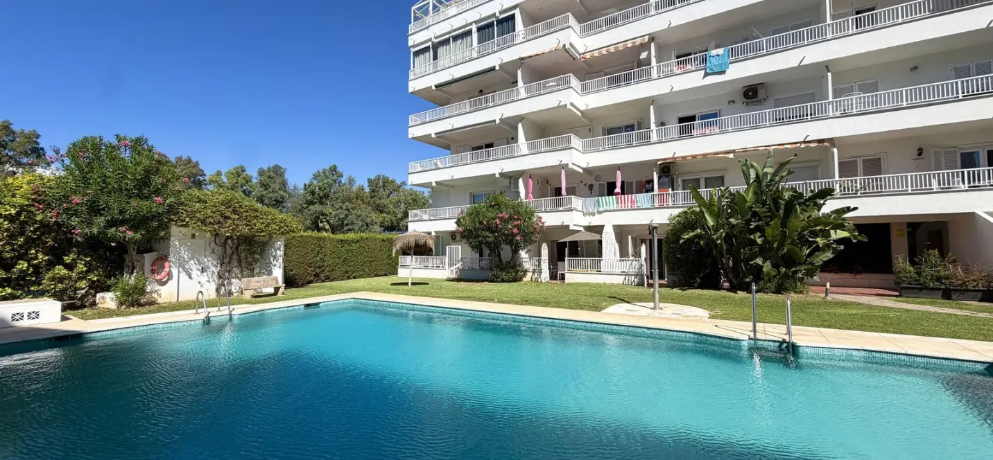 Venta de apartamento en planta media en The Golden Mile 0