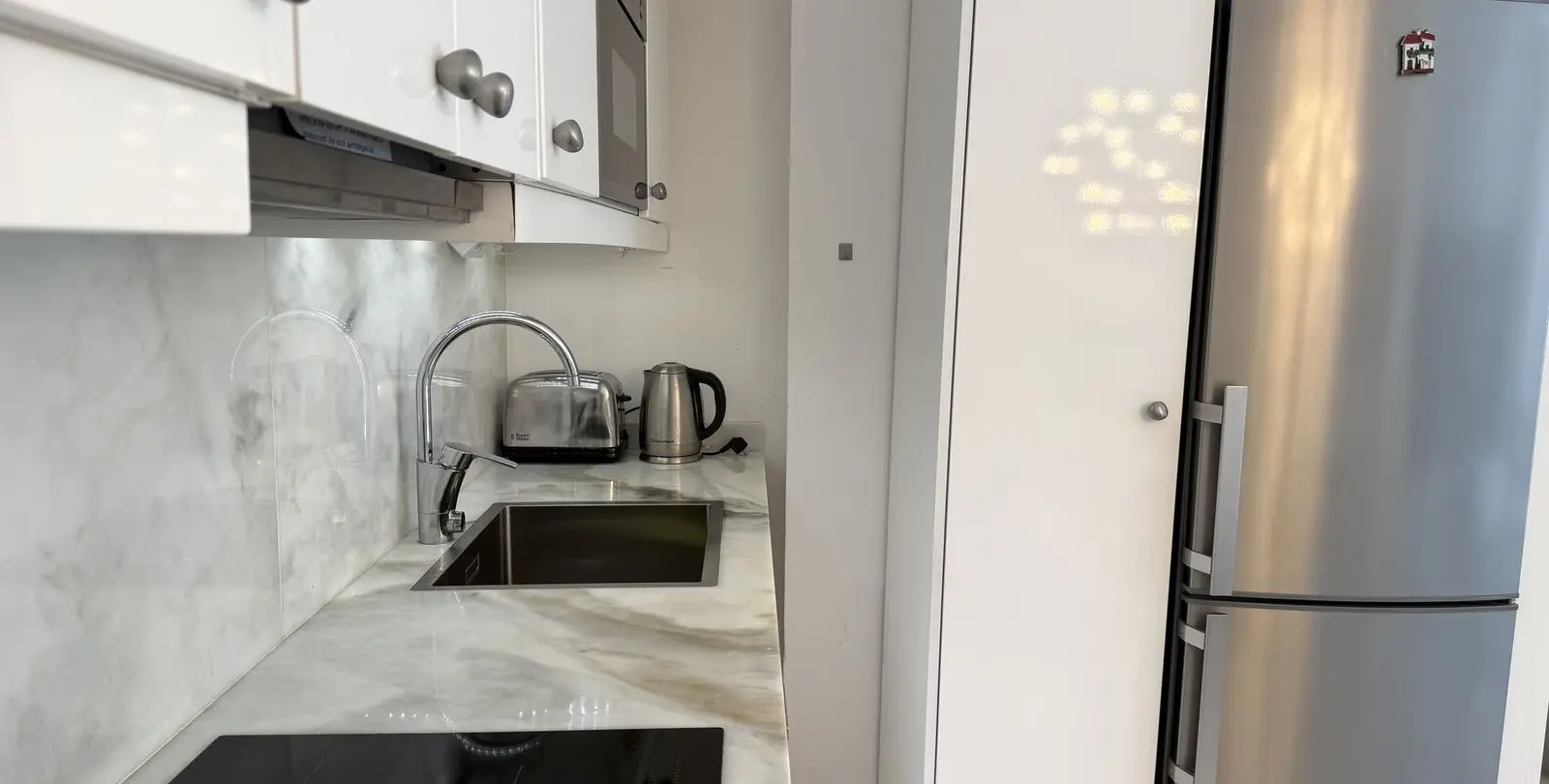 Sale of middle floor apartment in The Golden Mile 3