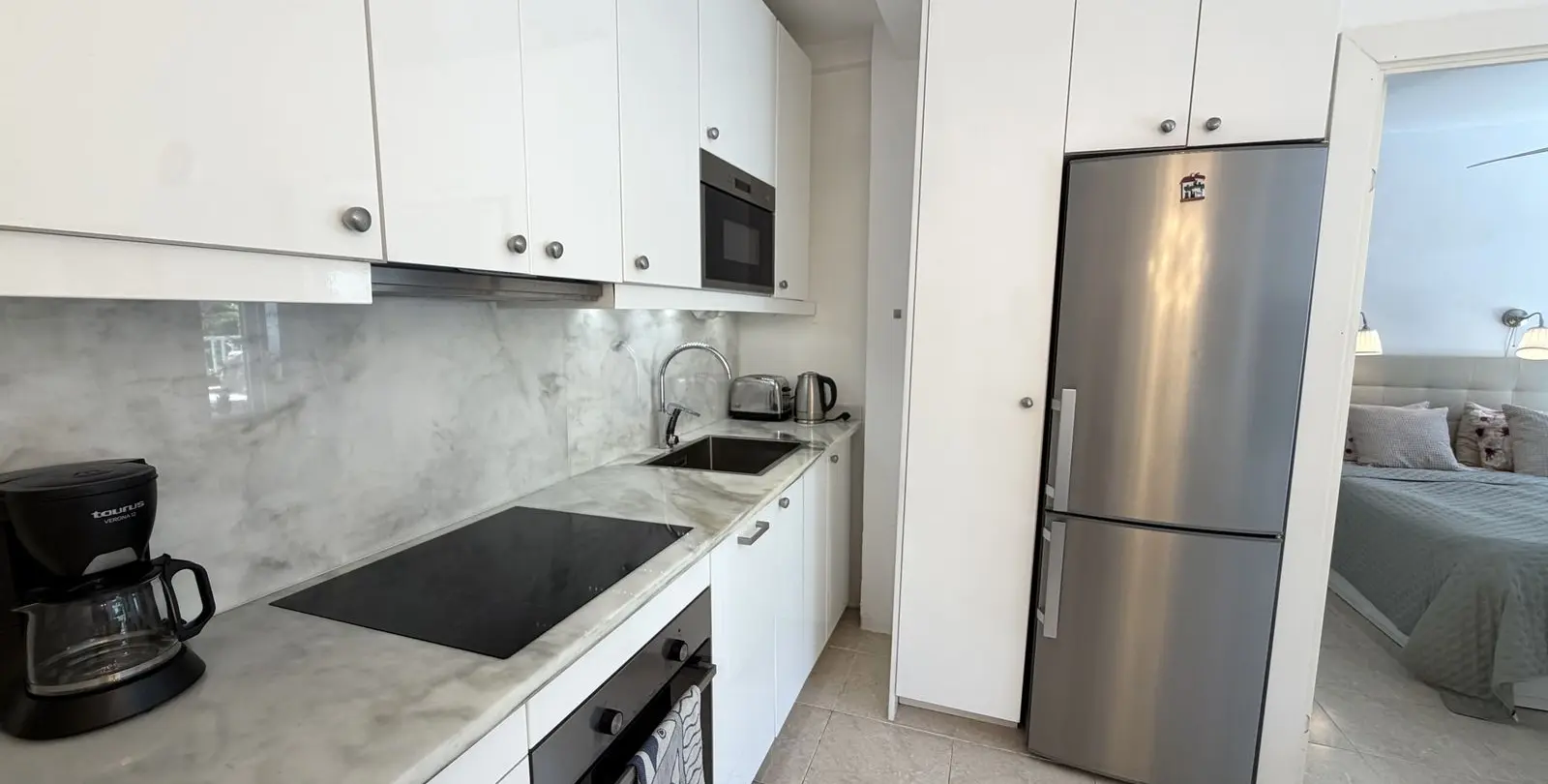Sale of middle floor apartment in The Golden Mile 10