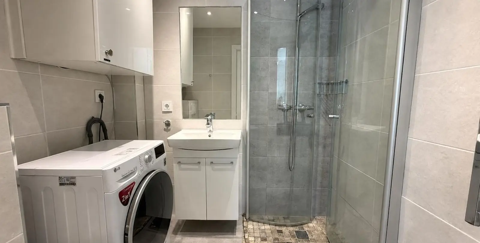 Sale of middle floor apartment in The Golden Mile 14
