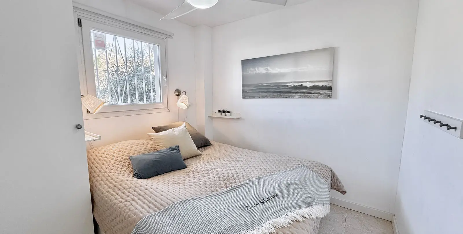 Sale of middle floor apartment in The Golden Mile 15