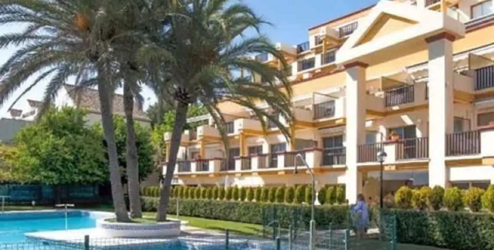Sale of ground floor apartment in Elviria 1