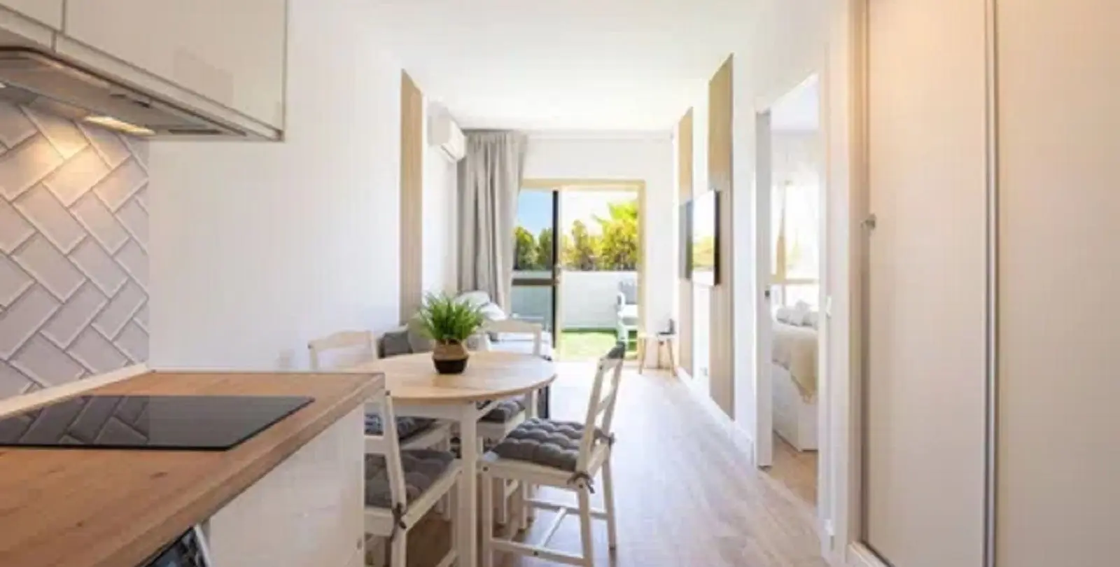 Sale of ground floor apartment in Elviria 8