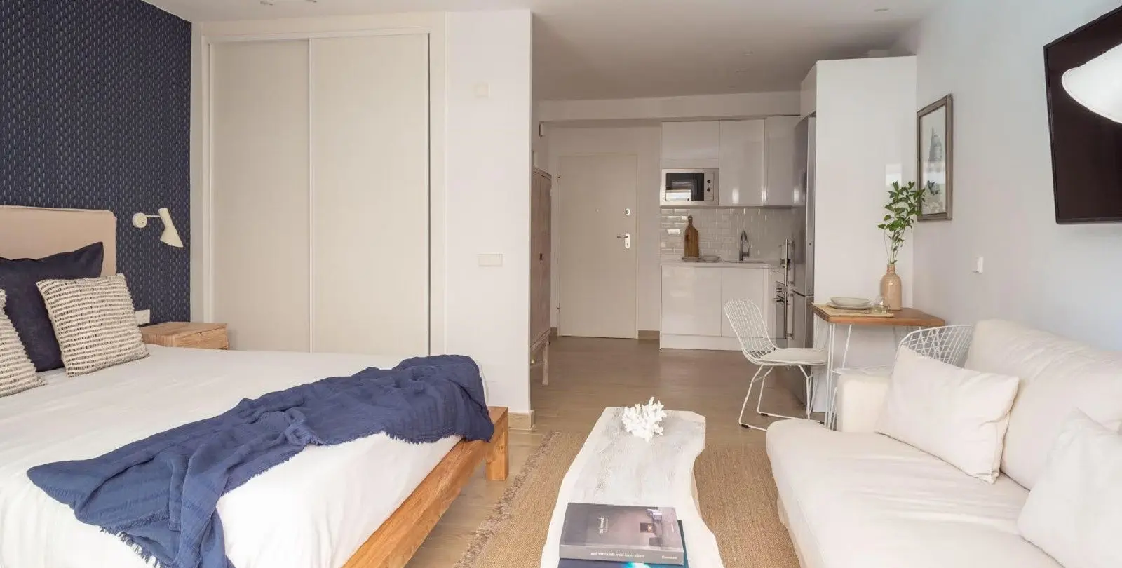 Sale of ground floor apartment in Elviria 13
