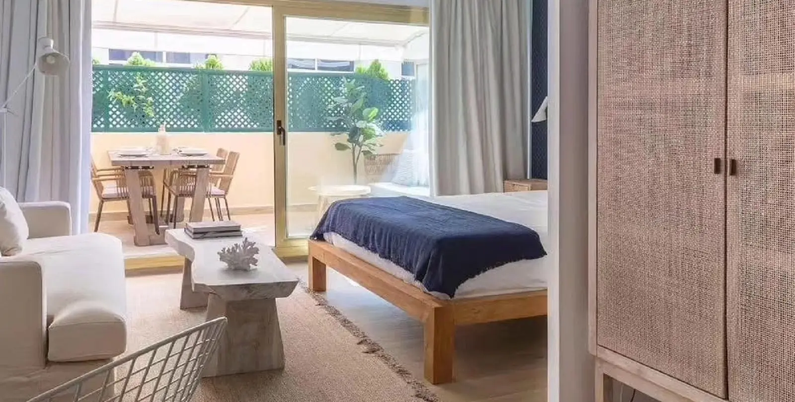 Sale of ground floor apartment in Elviria 16