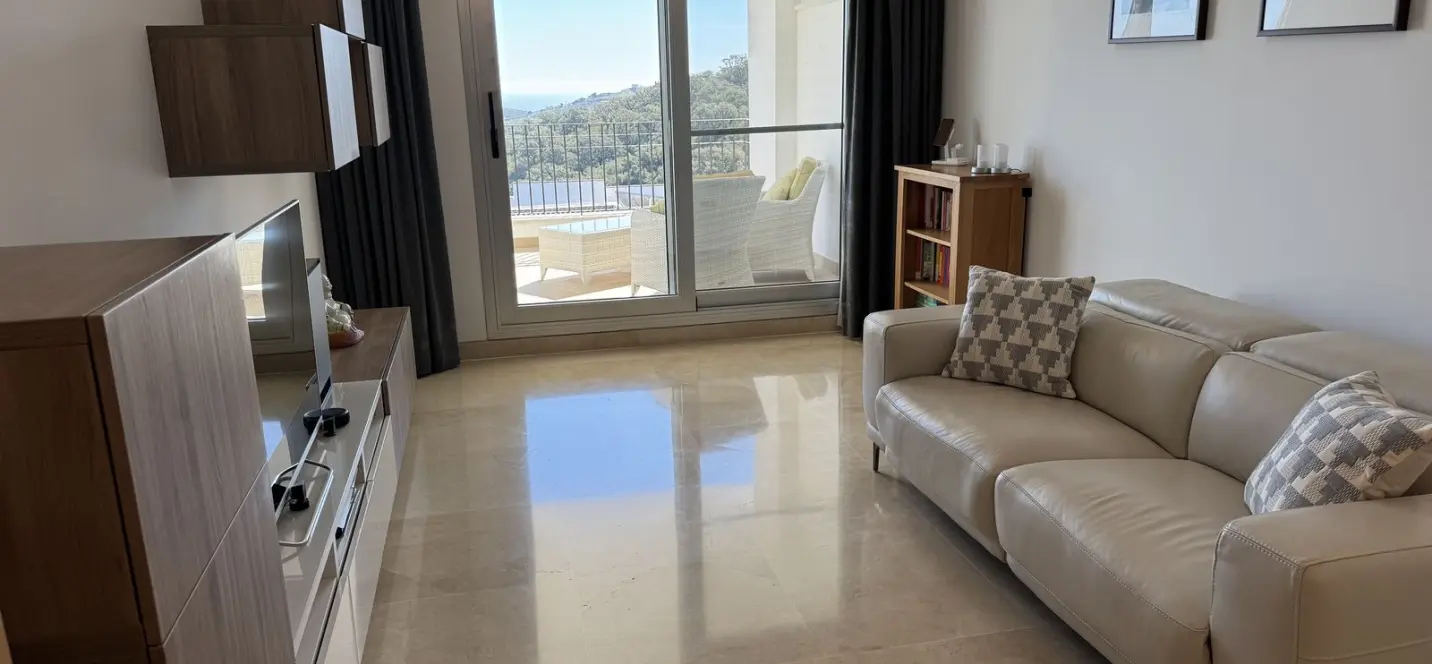Sale of middle floor apartment in La Mairena 2