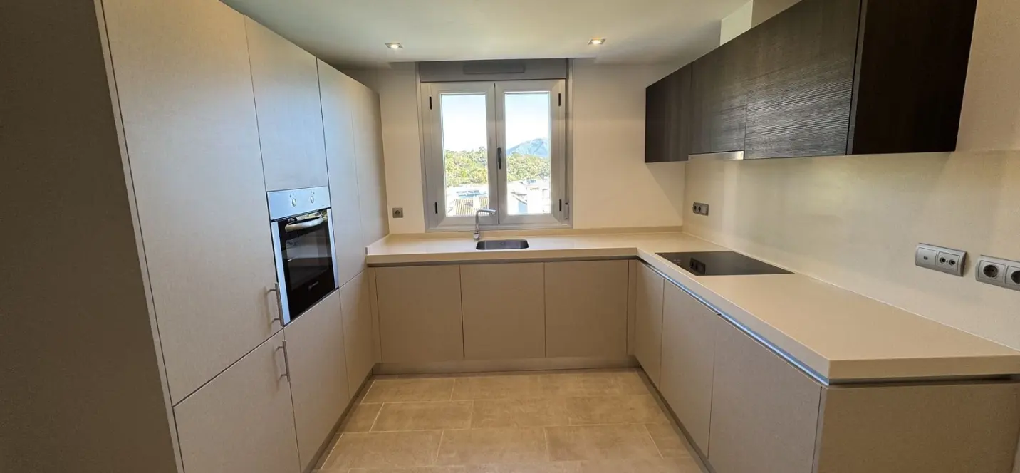 Sale of middle floor apartment in La Mairena 3