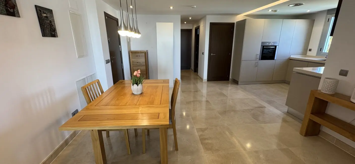 Sale of middle floor apartment in La Mairena 4