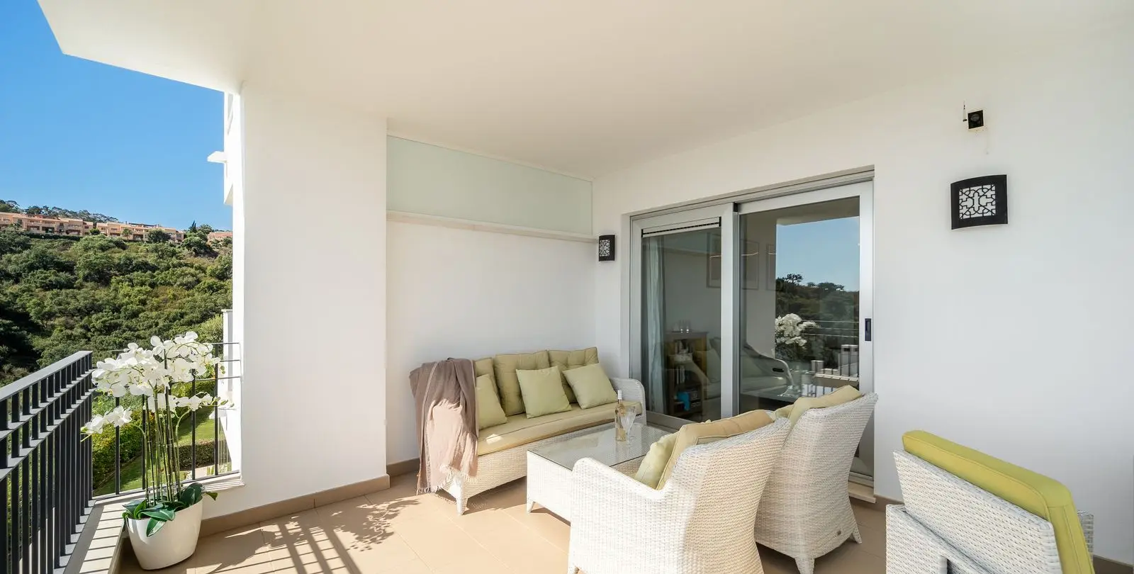 Venta de apartamento en planta media en La Mairena 2