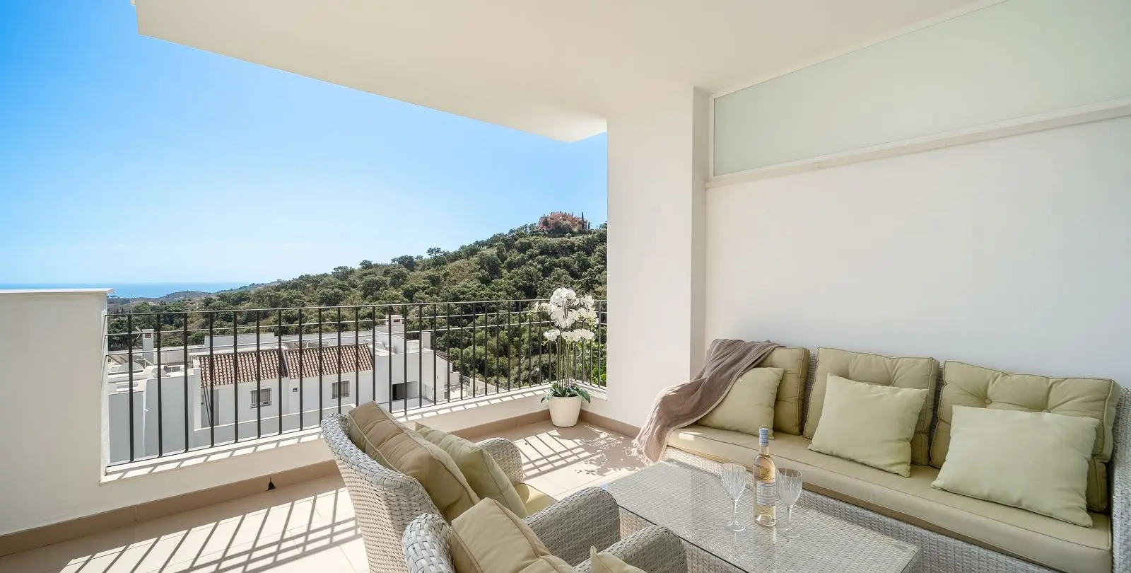 Venta de apartamento en planta media en La Mairena 3