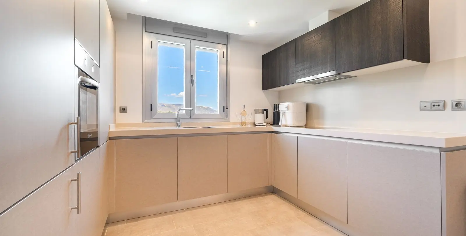 Venta de apartamento en planta media en La Mairena 14