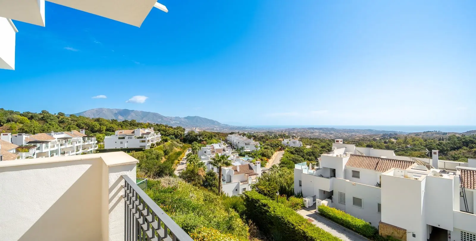 Venta de apartamento en planta media en La Mairena 18