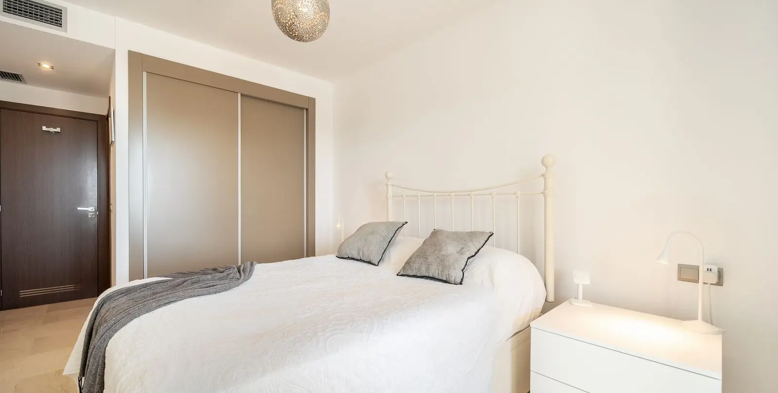 Venta de apartamento en planta media en La Mairena 22