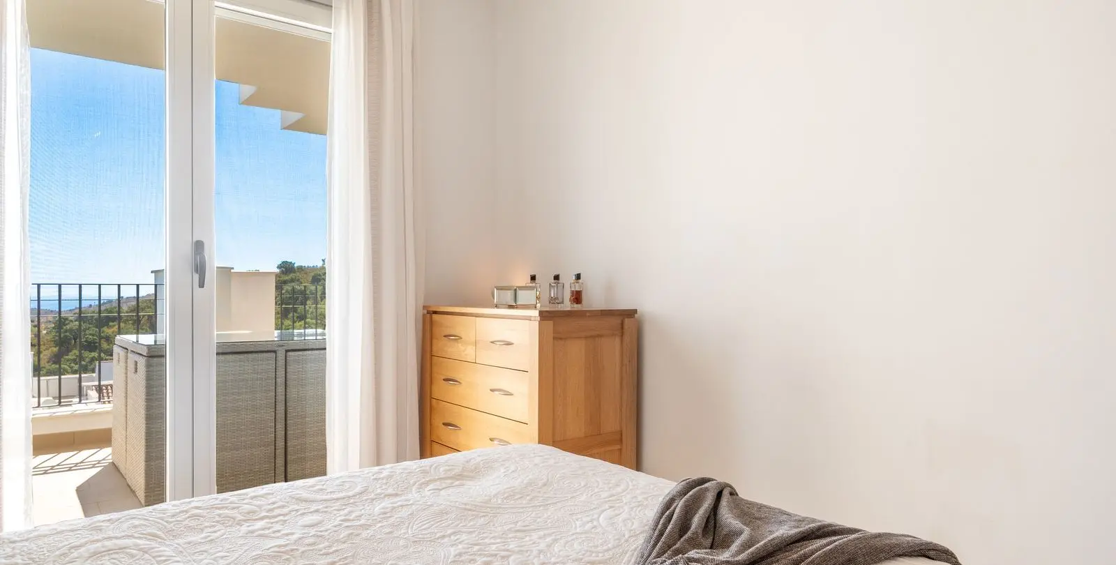 Venta de apartamento en planta media en La Mairena 23