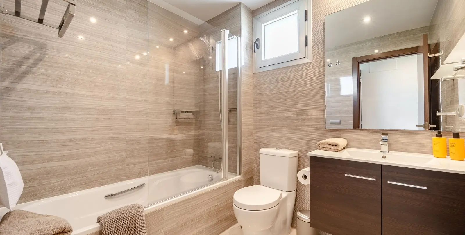 Venta de apartamento en planta media en La Mairena 24