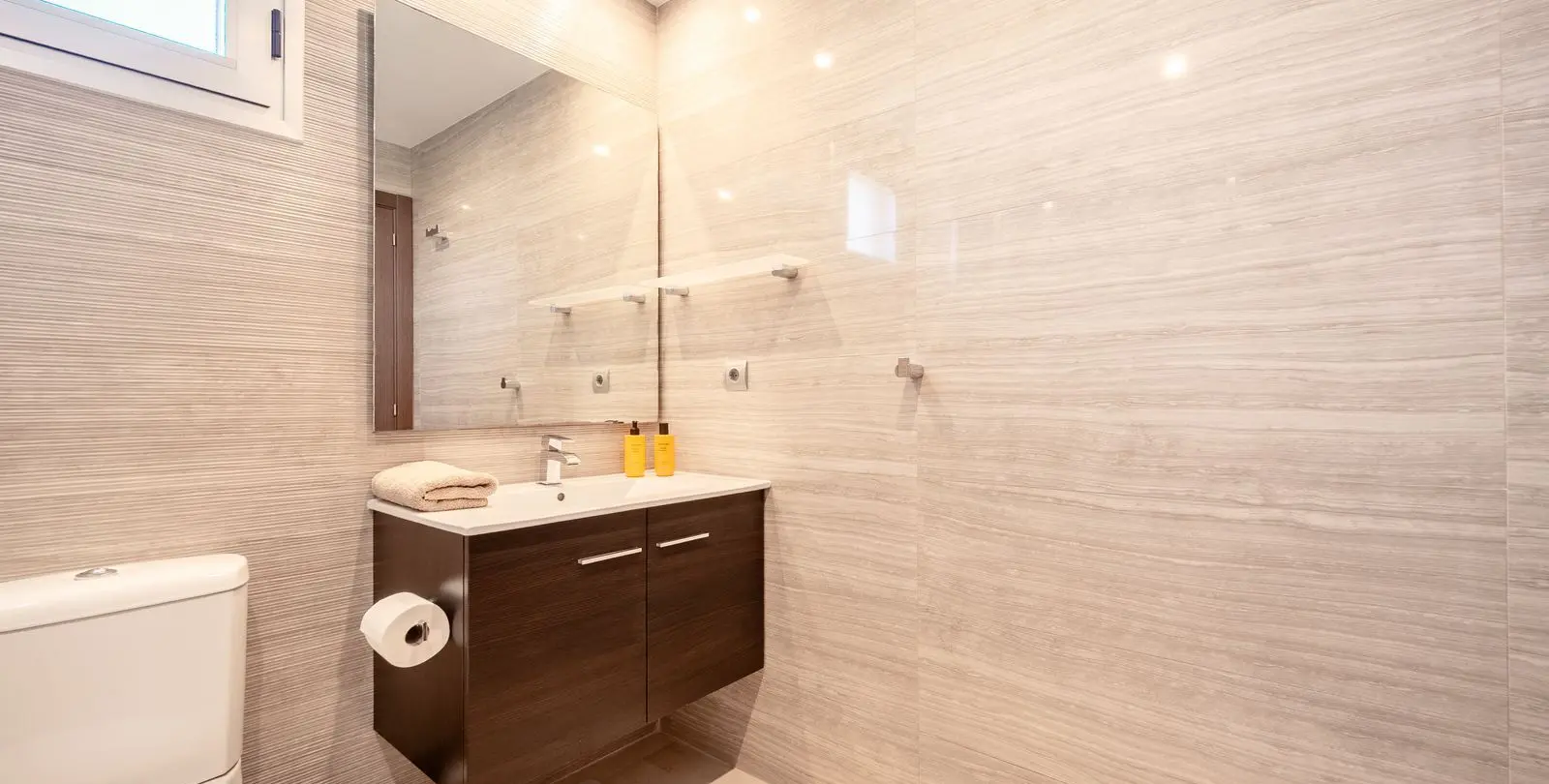 Venta de apartamento en planta media en La Mairena 25
