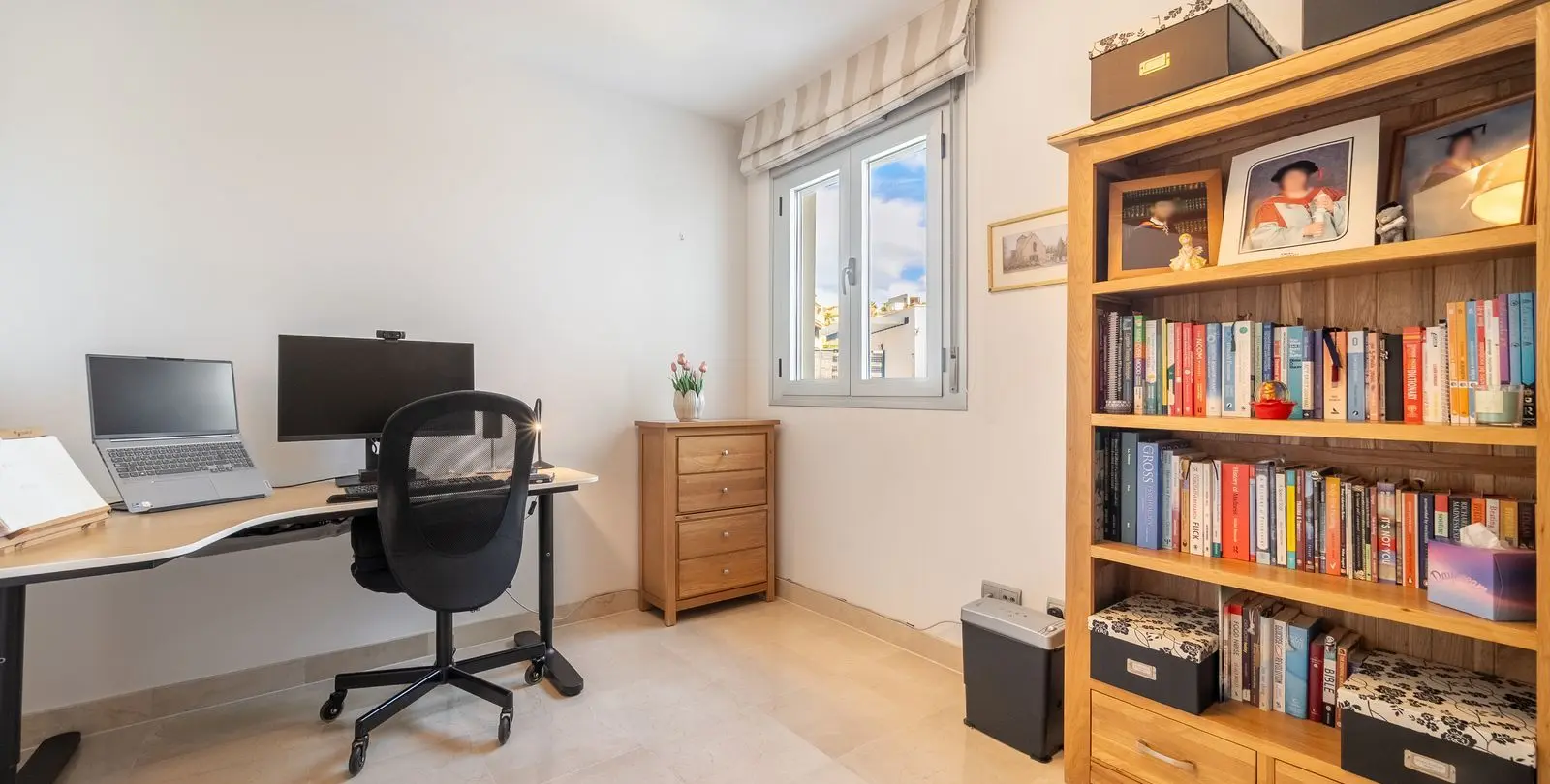 Venta de apartamento en planta media en La Mairena 27