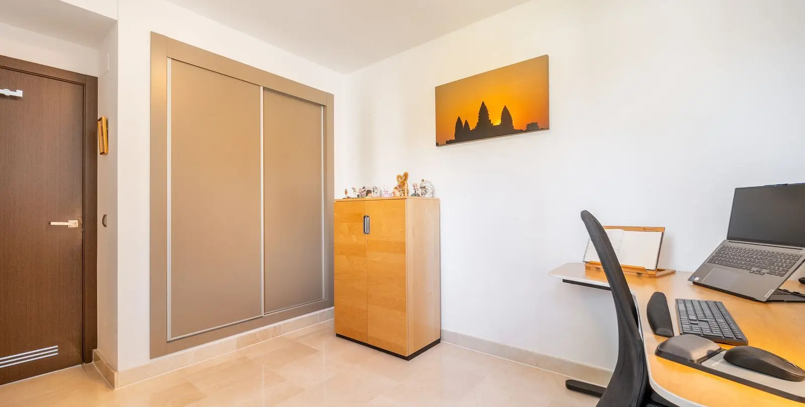 Venta de apartamento en planta media en La Mairena 28