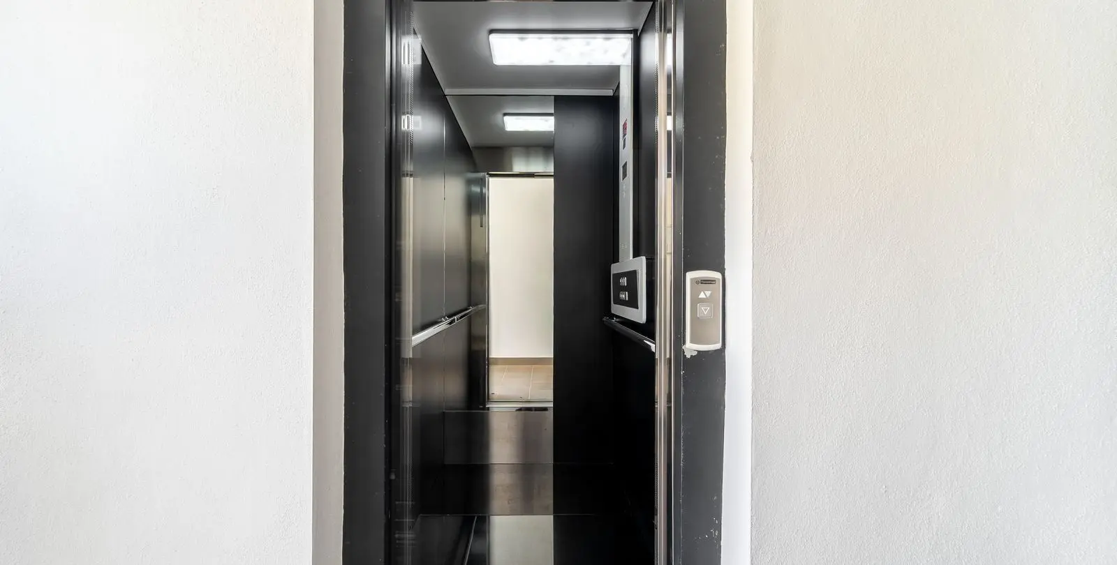 Venta de apartamento en planta media en La Mairena 33