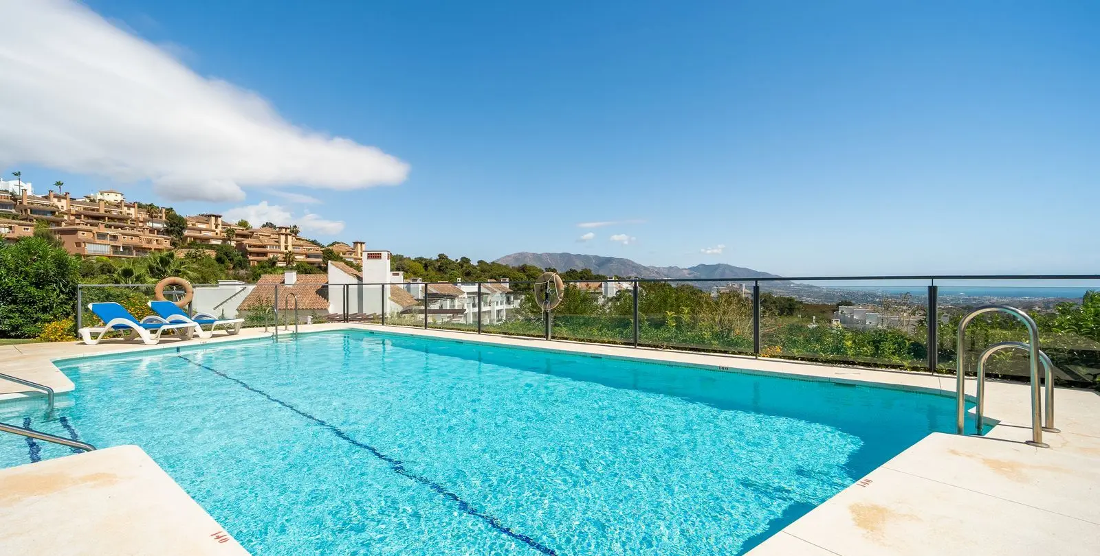 Venta de apartamento en planta media en La Mairena 34