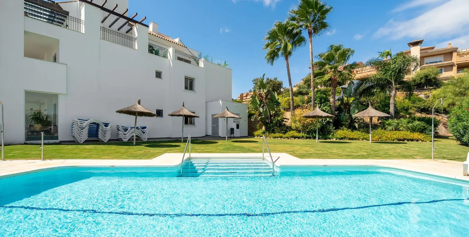 Venta de apartamento en planta media en La Mairena 36