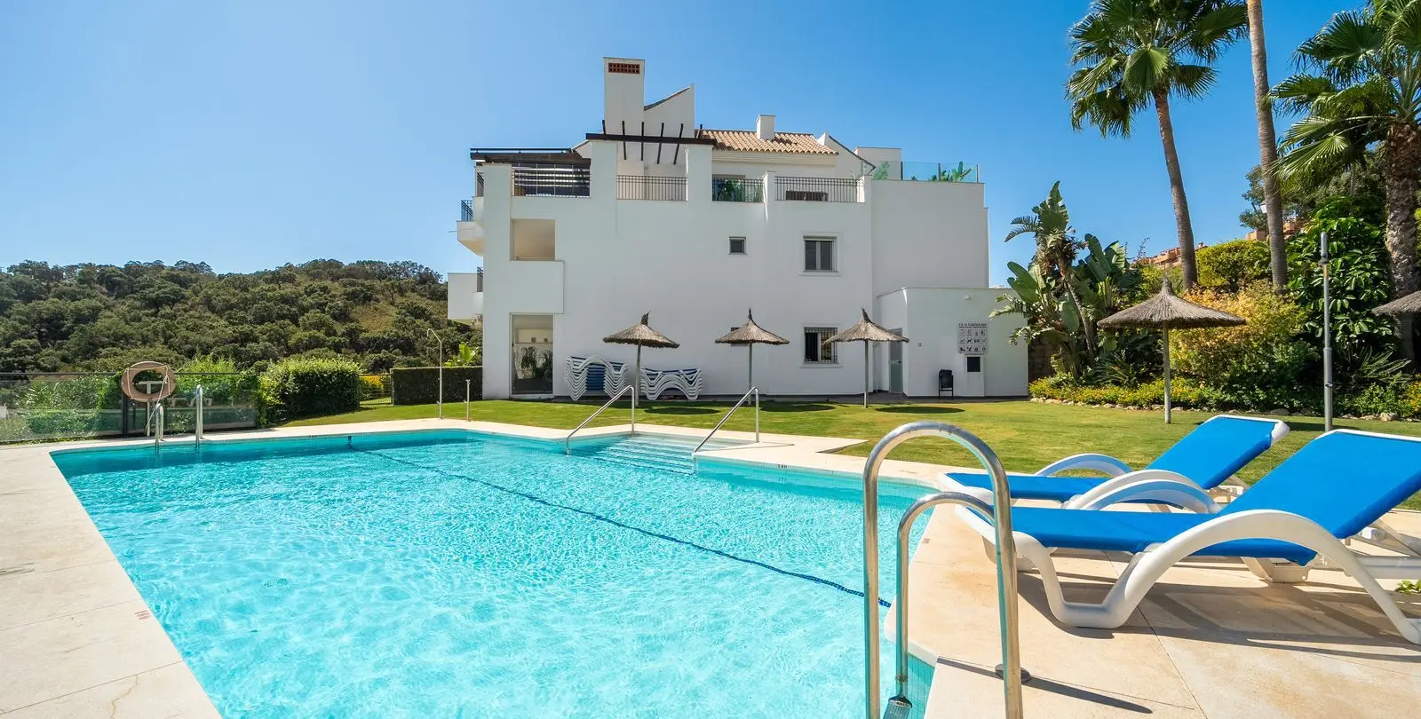 Venta de apartamento en planta media en La Mairena 37
