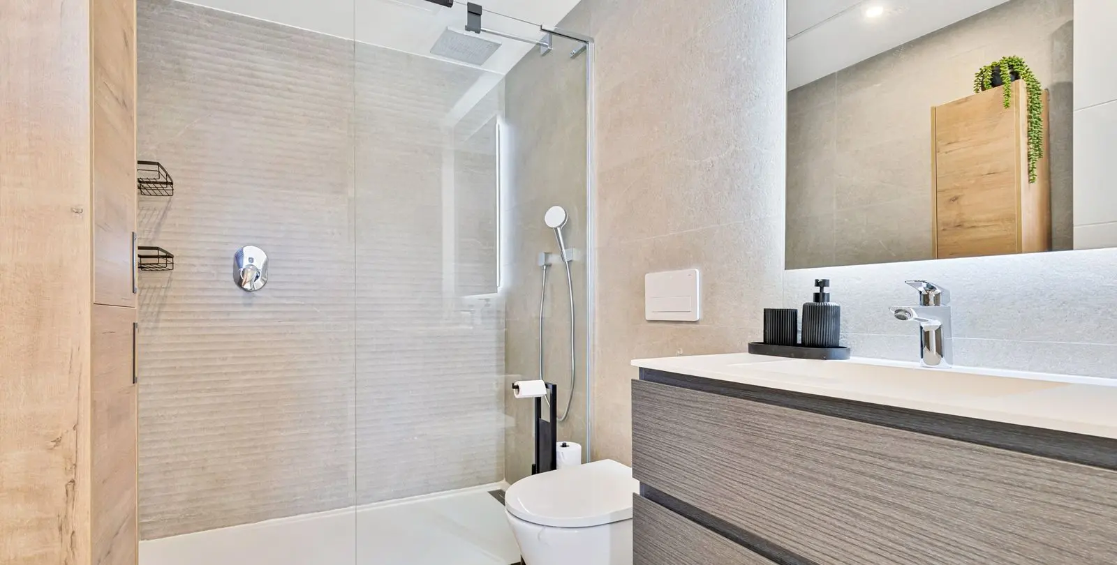 Sale of penthouse in Casares 16