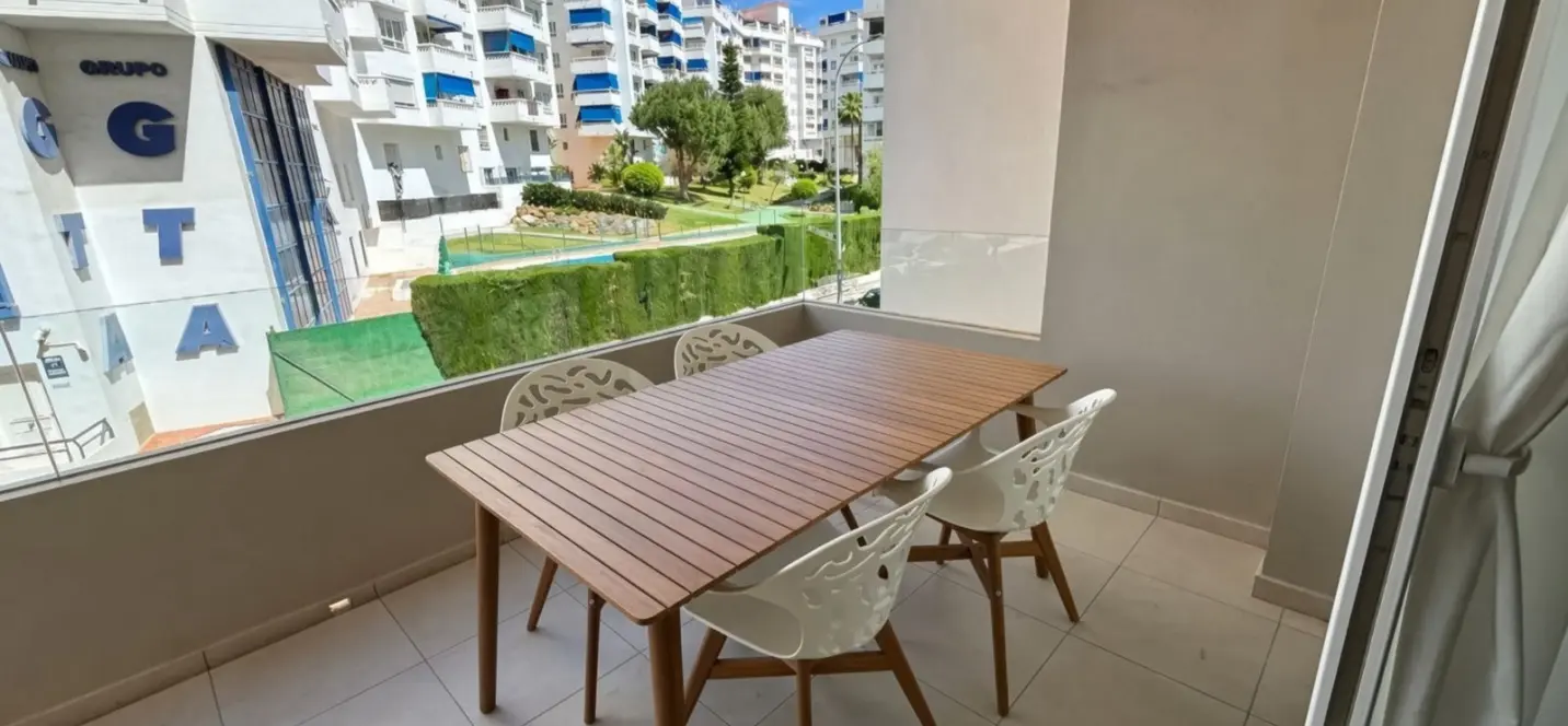 Sale of middle floor apartment in La Campana 0