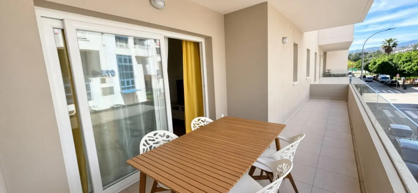 Sale of middle floor apartment in La Campana 1