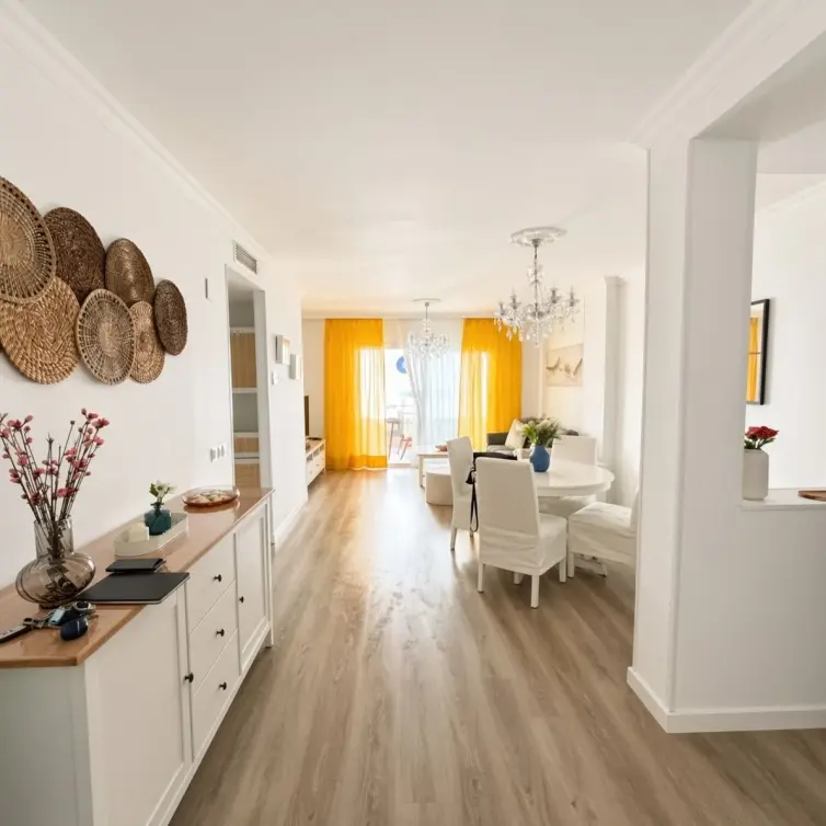 Sale of middle floor apartment in La Campana