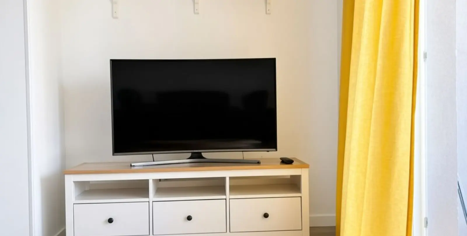 Sale of middle floor apartment in La Campana 16
