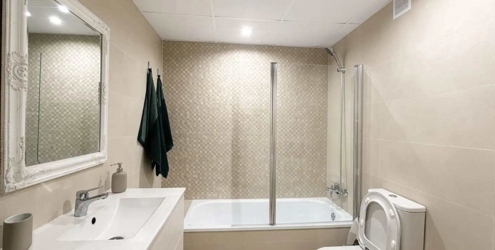 Sale of middle floor apartment in La Campana 23
