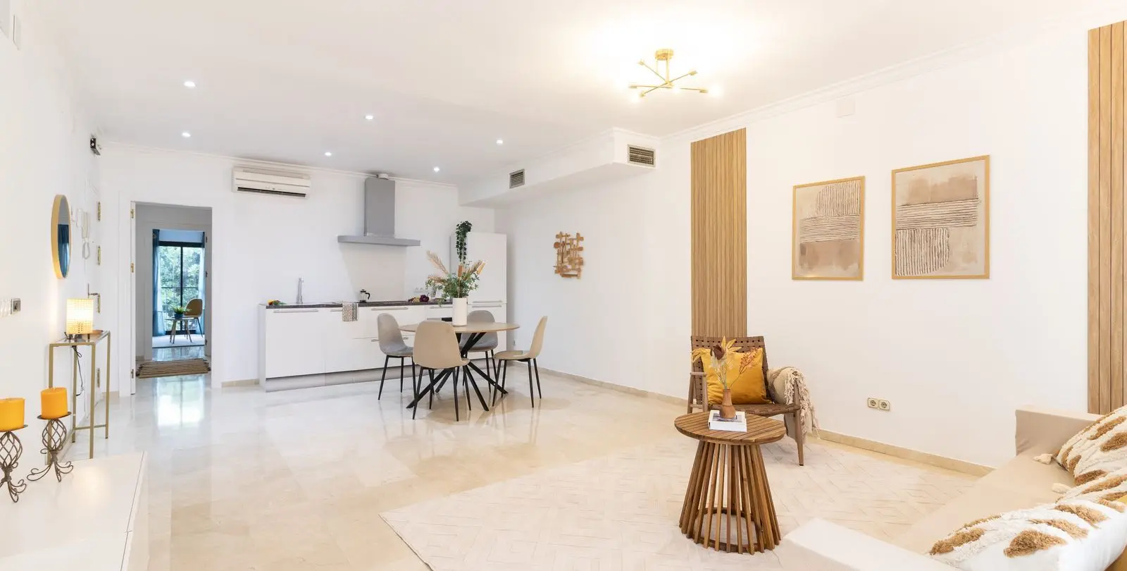 Sale of ground floor apartment in Puerto Banús 2