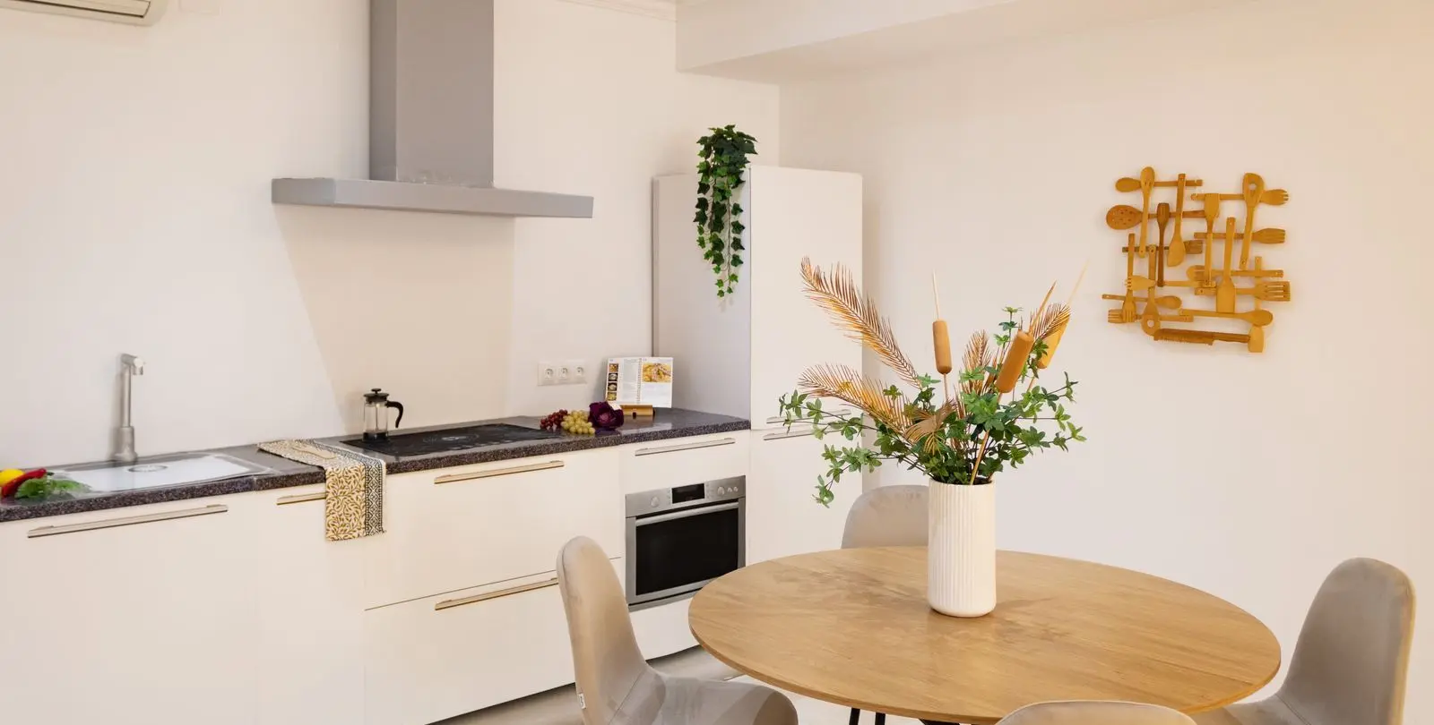 Sale of ground floor apartment in Puerto Banús 6