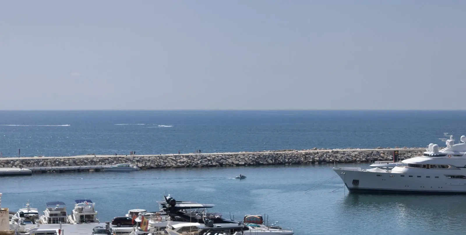 Sale of ground floor apartment in Puerto Banús 23