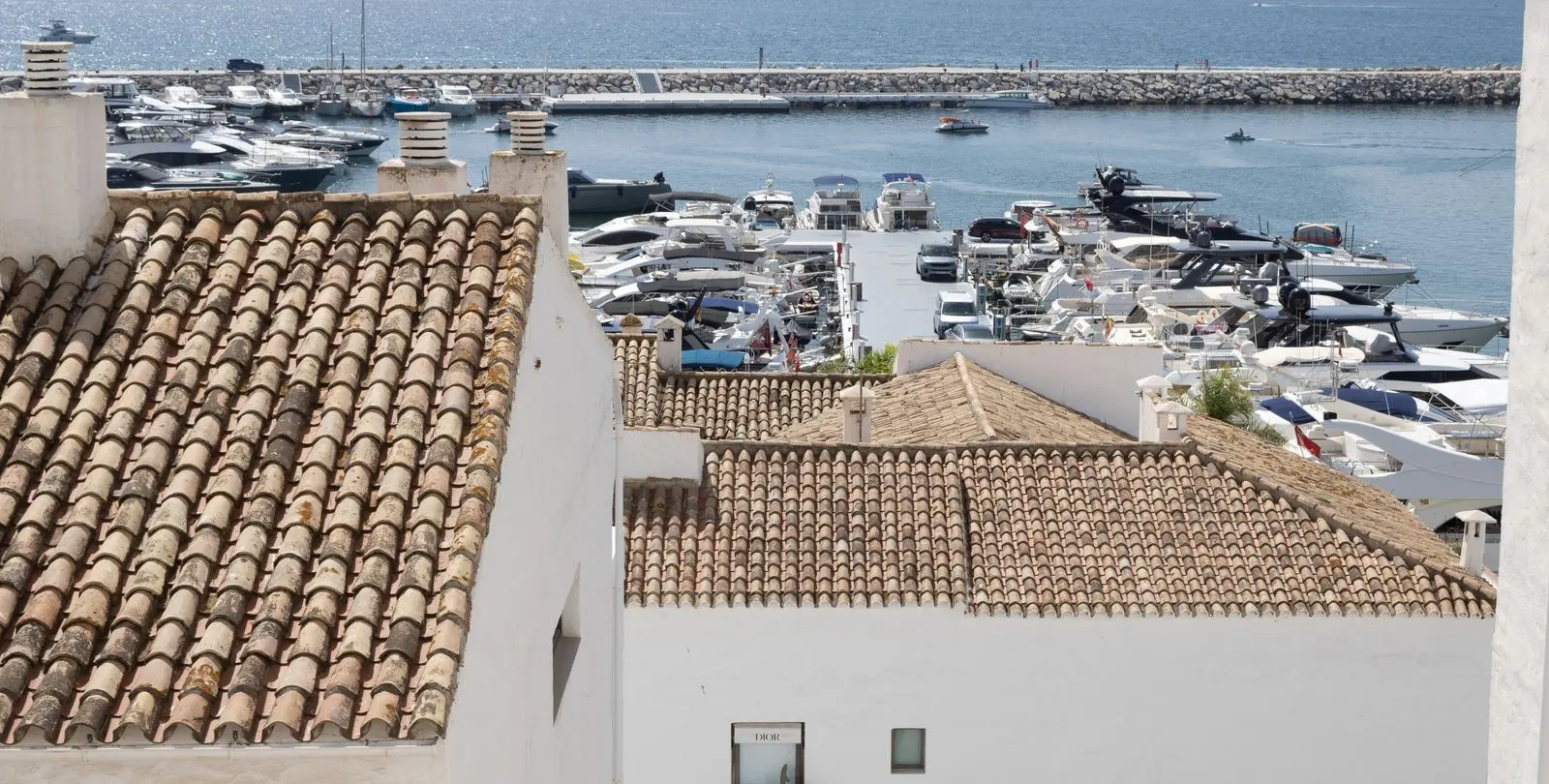 Sale of ground floor apartment in Puerto Banús 24