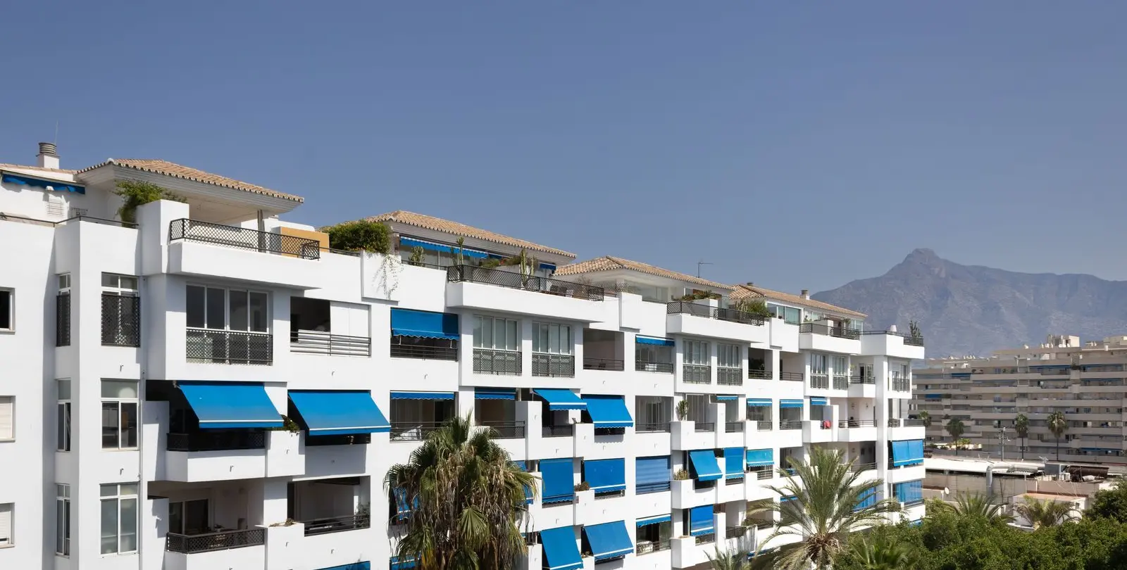 Sale of ground floor apartment in Puerto Banús 26