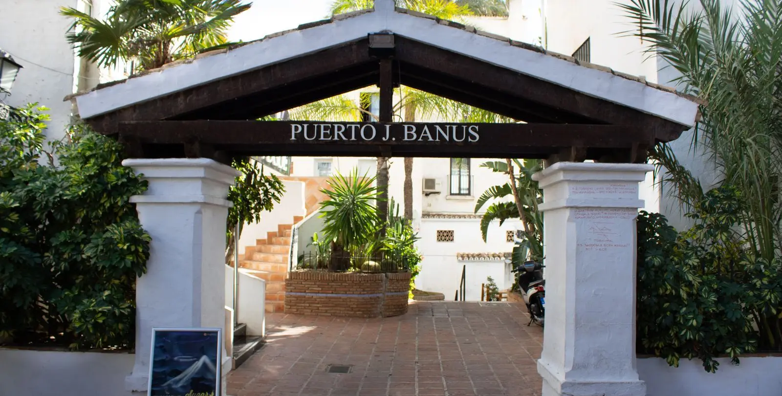 Sale of ground floor apartment in Puerto Banús 27