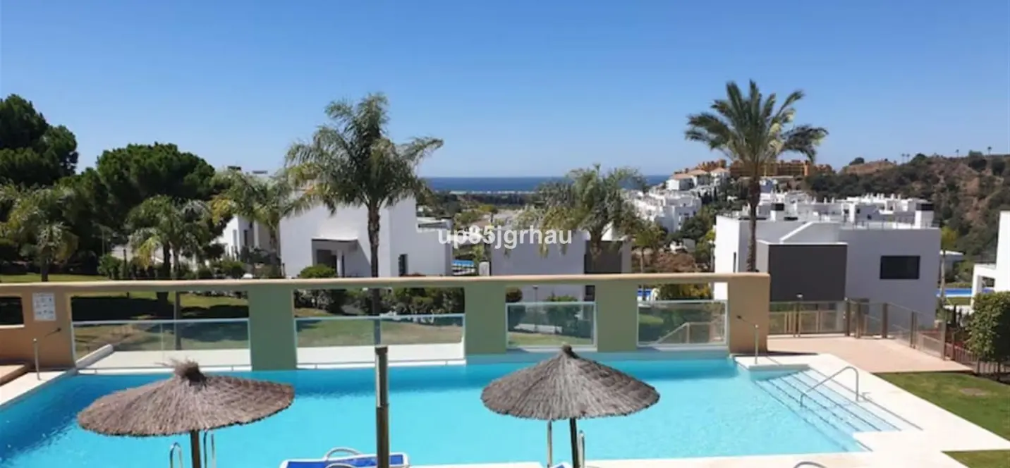Sale of middle floor apartment in Estepona 0