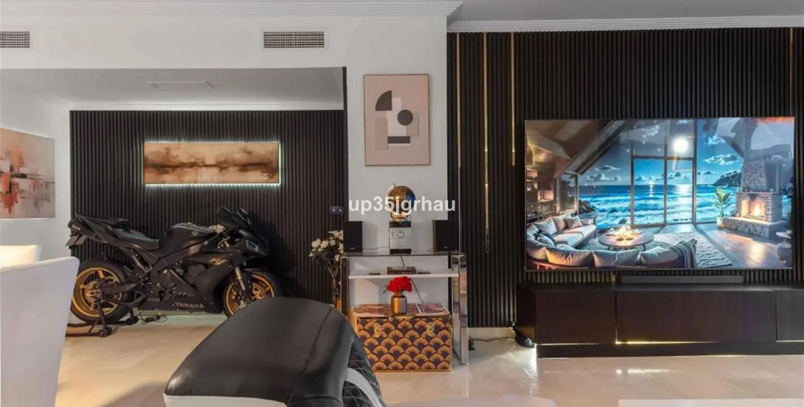 Sale of middle floor apartment in Estepona 3