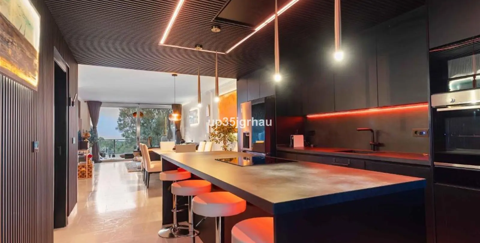 Sale of middle floor apartment in Estepona 4