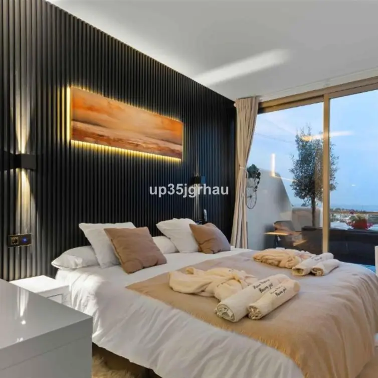 Sale of middle floor apartment in Estepona