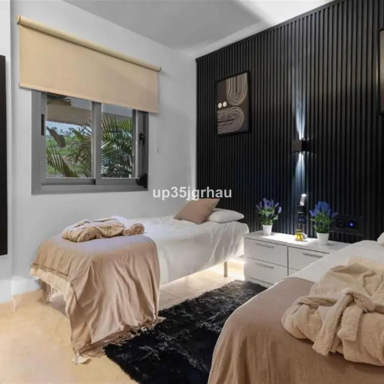 Sale of middle floor apartment in Estepona