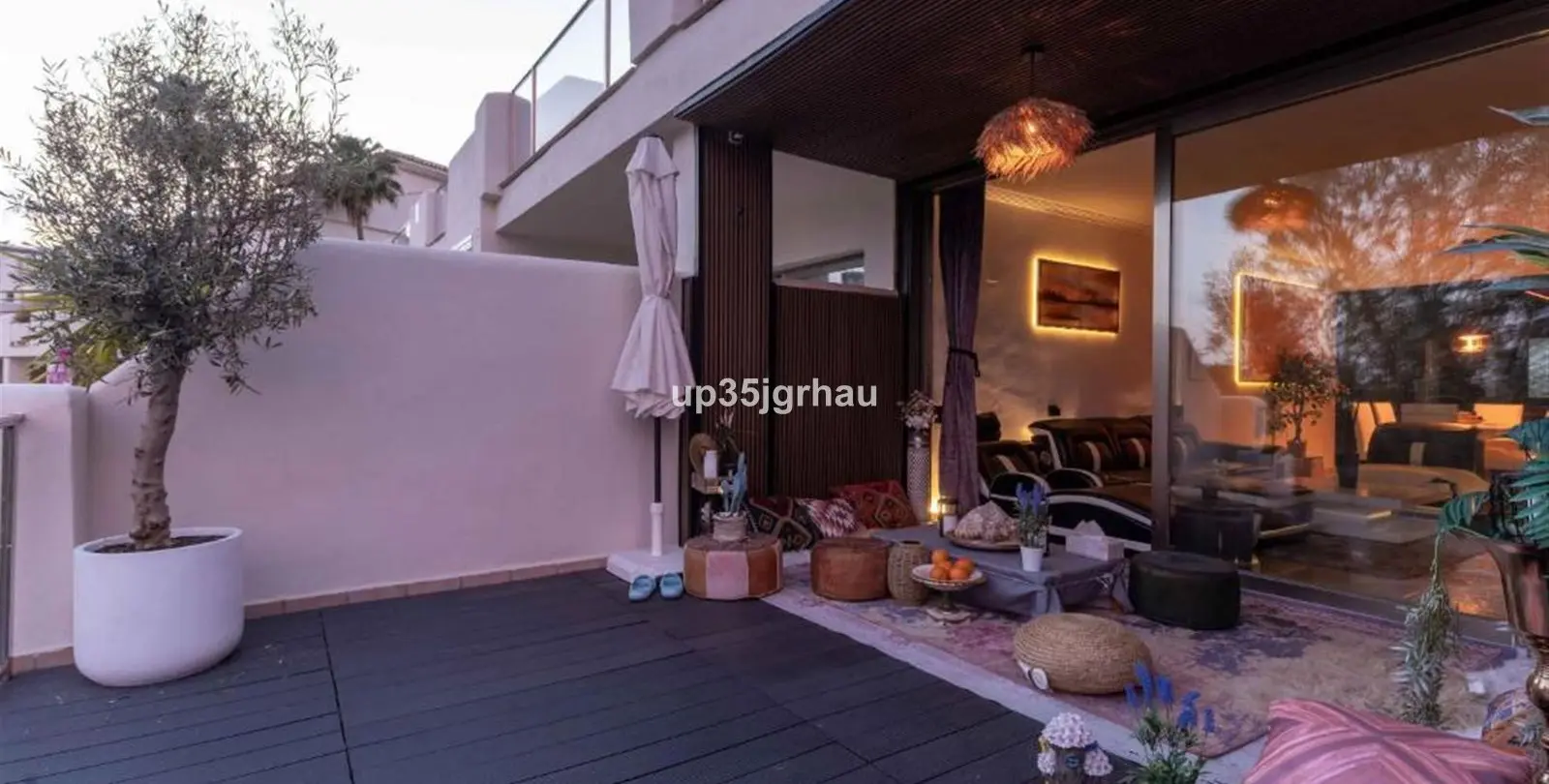 Sale of middle floor apartment in Estepona 11