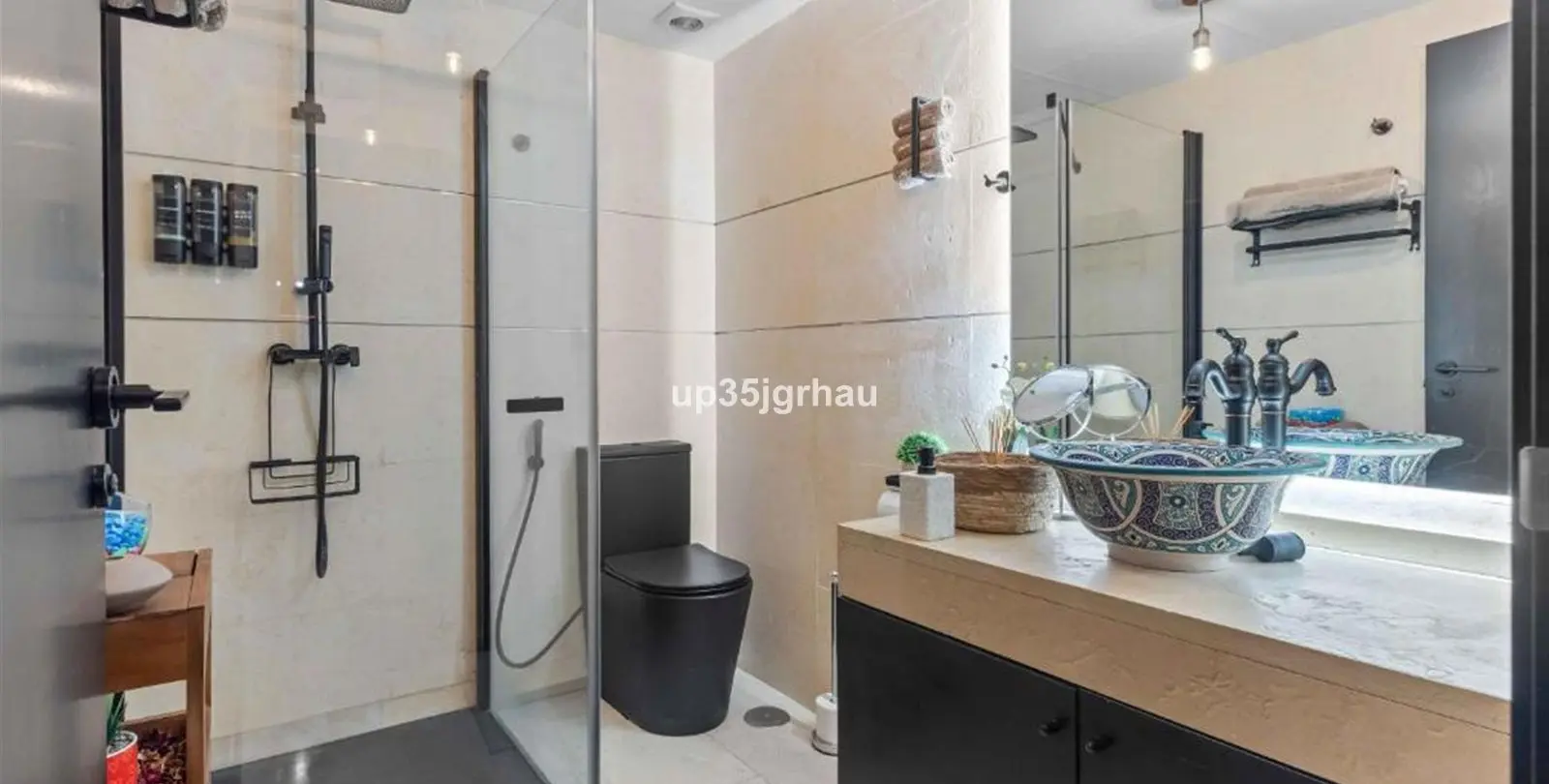 Sale of middle floor apartment in Estepona 15
