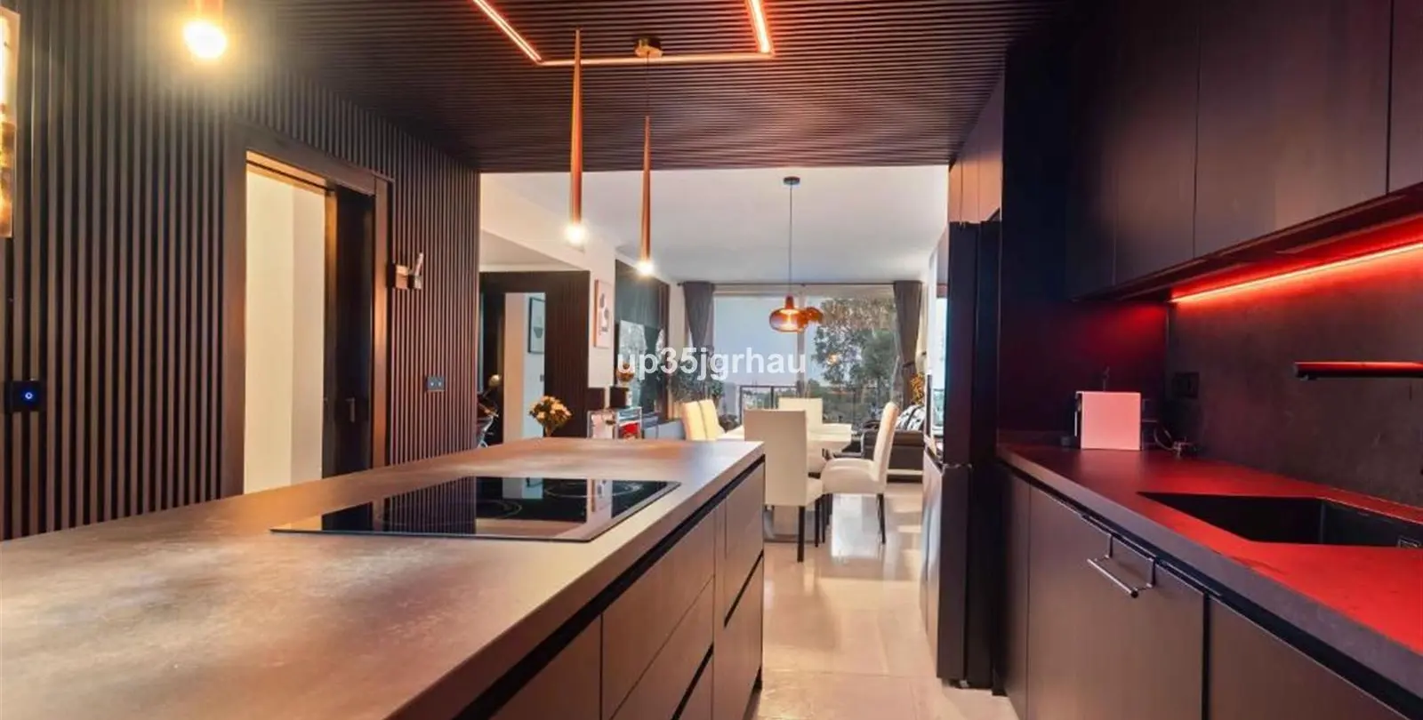 Sale of middle floor apartment in Estepona 16
