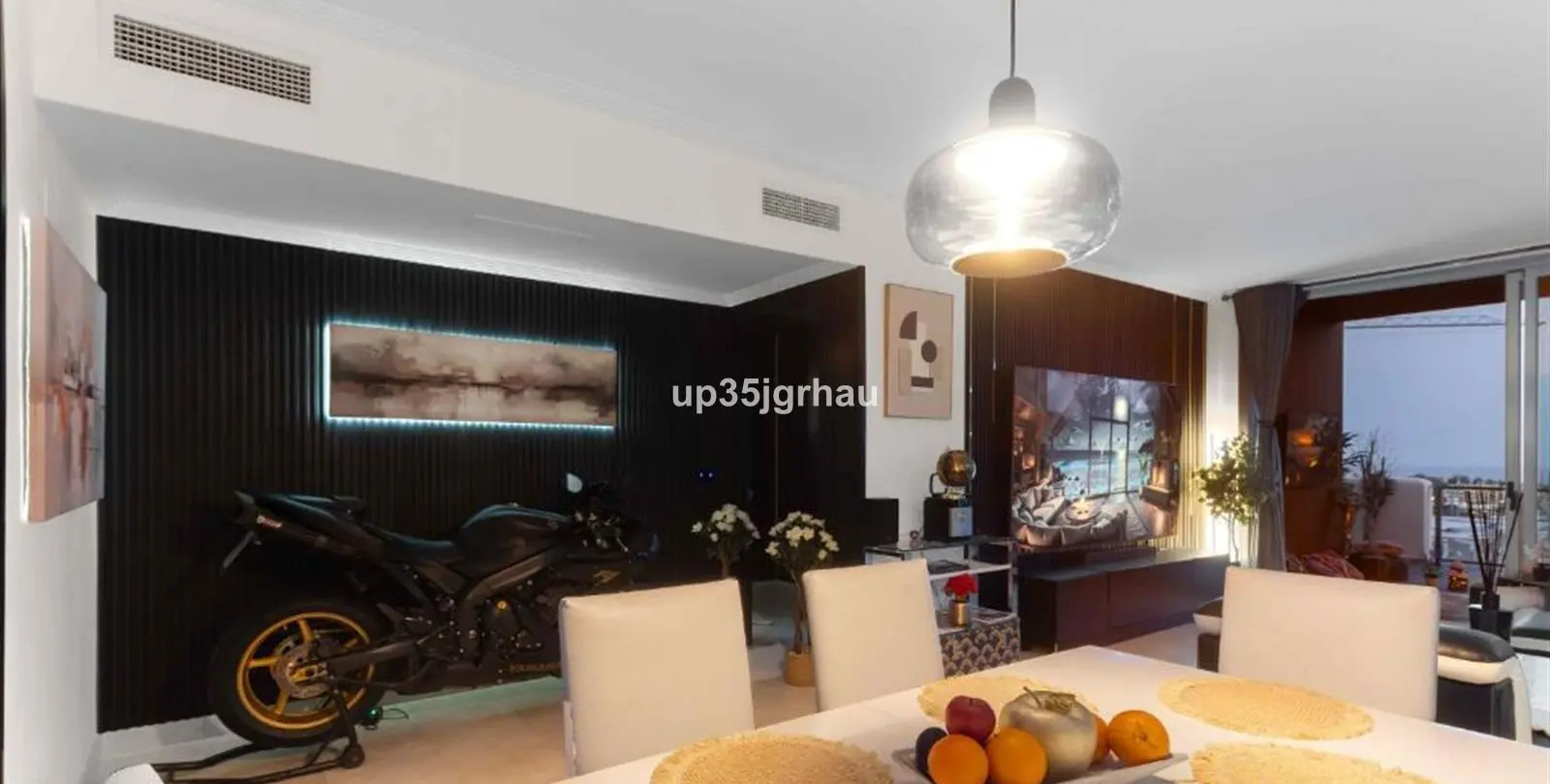 Sale of middle floor apartment in Estepona 17
