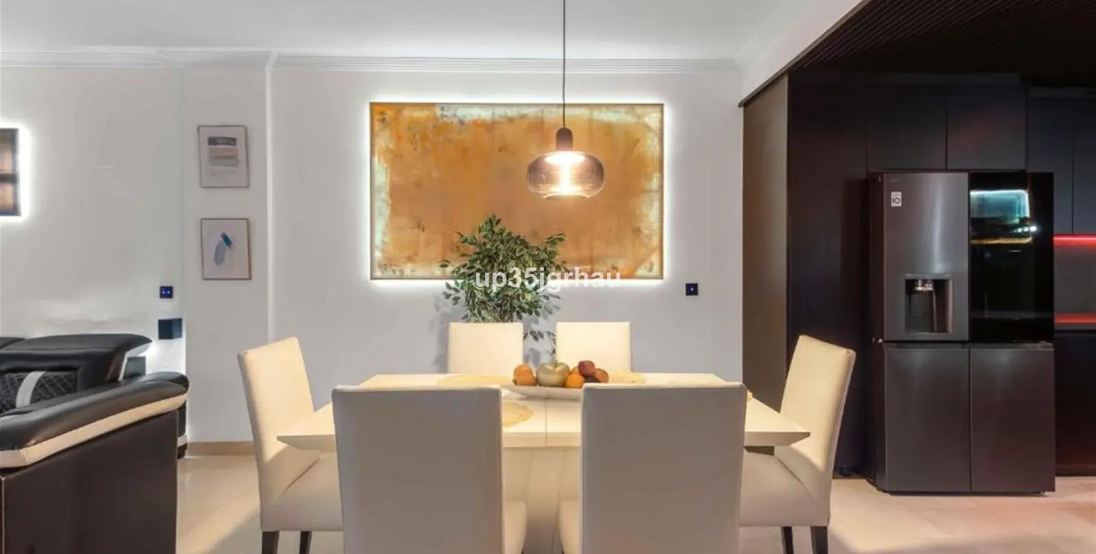 Sale of middle floor apartment in Estepona 19